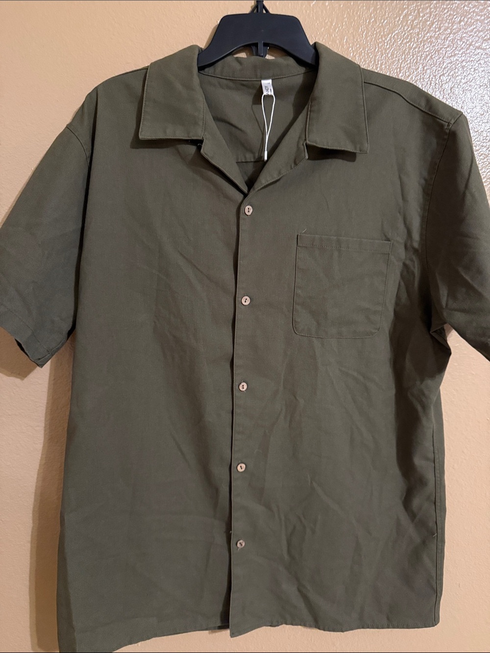 Relaxed Short-Sleeve Button-Down Shirt in Olive Green